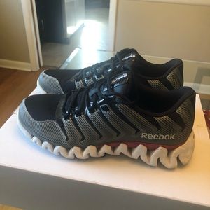 Reebok mens shoe 9 1/2